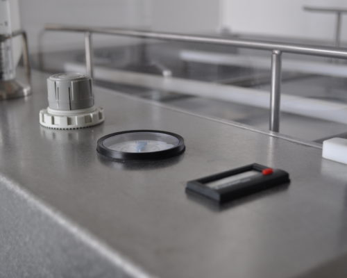 guiding bar for chick box